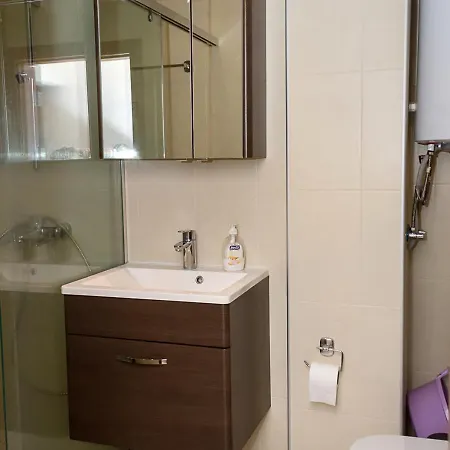 Cozy 2bd Flat With Balcony And Workspace Apartman *