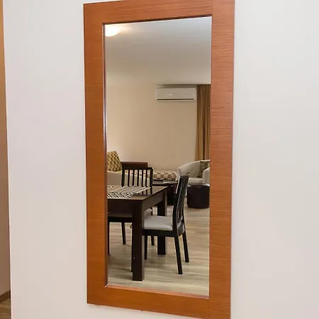 Cozy 2bd Flat With Balcony And Workspace Apartman Aranyhomok