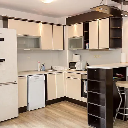 Cozy 2bd Flat With Balcony And Workspace * Aranyhomok