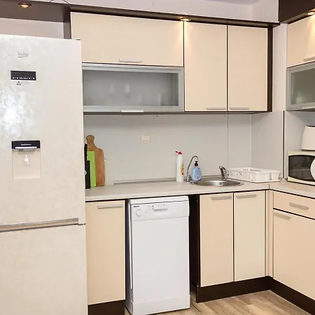 Apartman Cozy 2bd Flat With Balcony And Workspace *