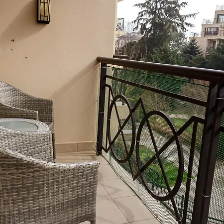 Cozy 2bd Flat With Balcony And Workspace * Aranyhomok