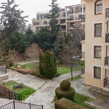 Cozy 2bd Flat With Balcony And Workspace Apartment *